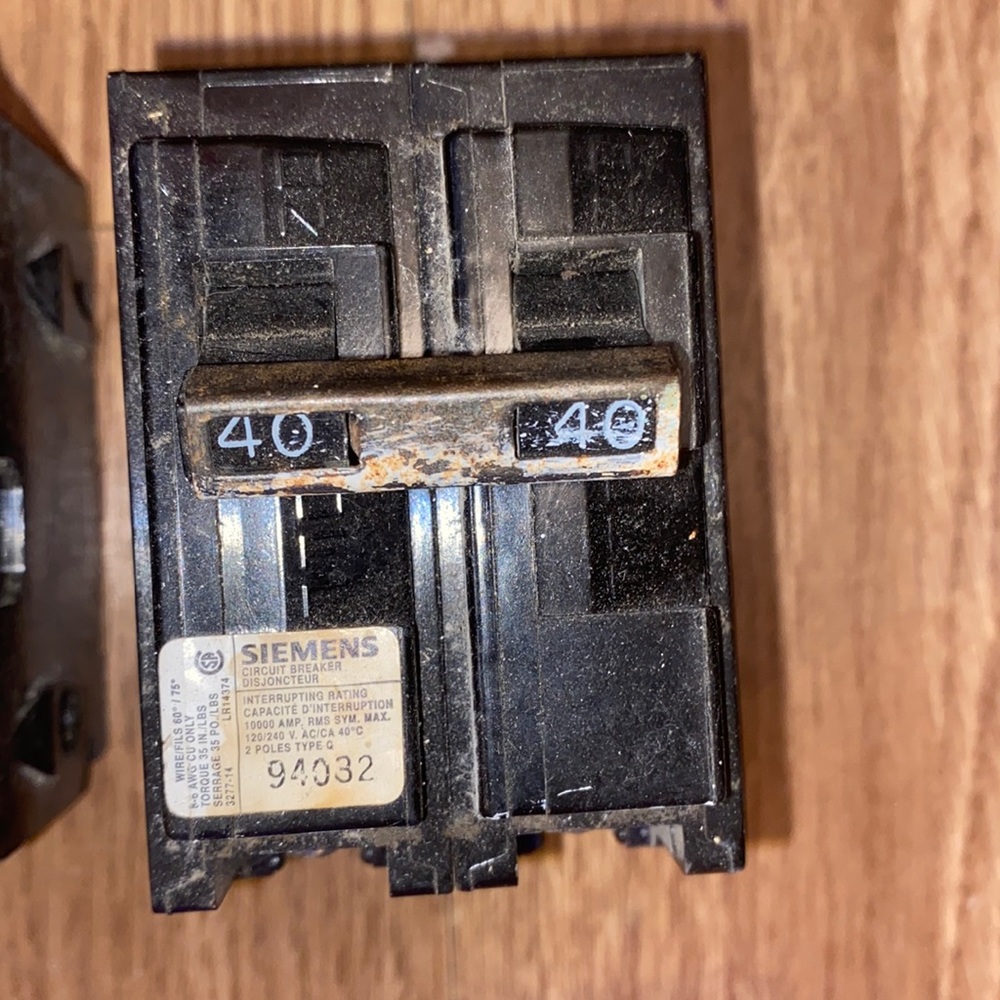 Q220 Siemens 40 Amp Double Pole Circuit Breaker 220volt or 110v 94032 used
